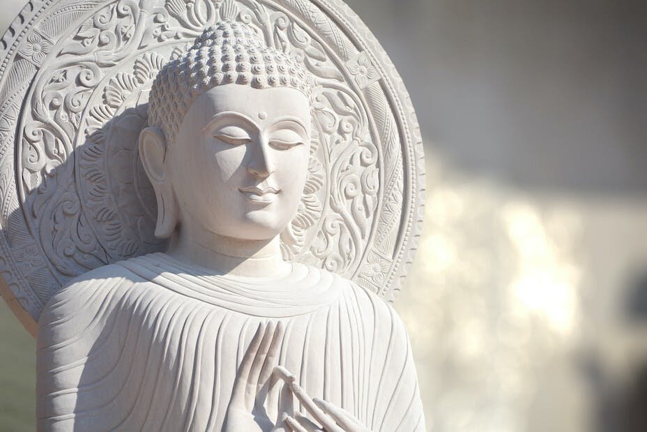 佛陀微笑地說：「對於一切苦難的眾生，包括所有的生靈，應該時時生起憐憫心，自然就能培養一分慈愛之念。」(Shutterstock)