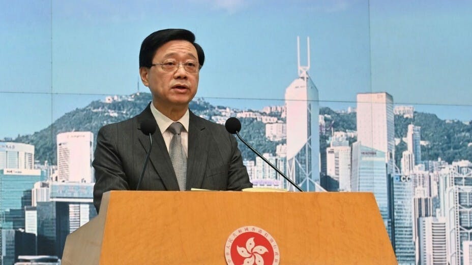 李家超表示，被通緝者要終結被通緝的生涯，只有一個方法，就是自首。（政府新聞網圖片）