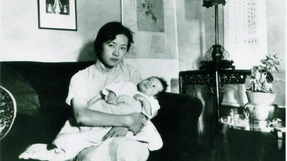 林徽因與兒子合影，其實兒子才是她的人間四月天。（Wikipedia）