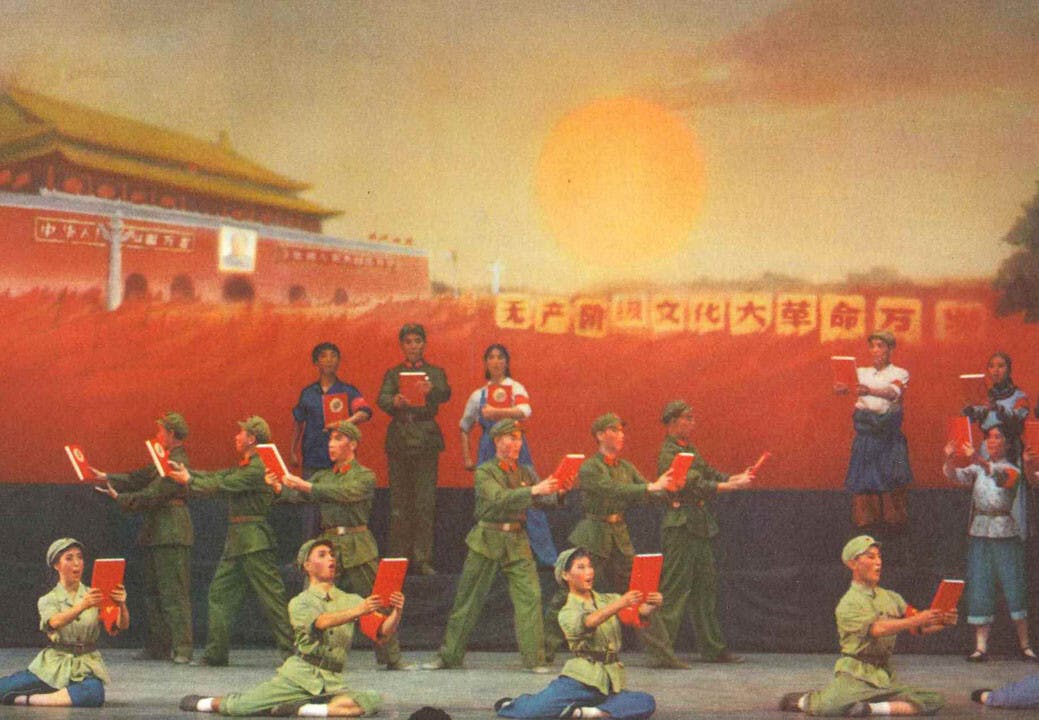 以毛語錄造神的〈紅衛兵贊〉，是毛文革時（1966—1976）常見的戲劇。