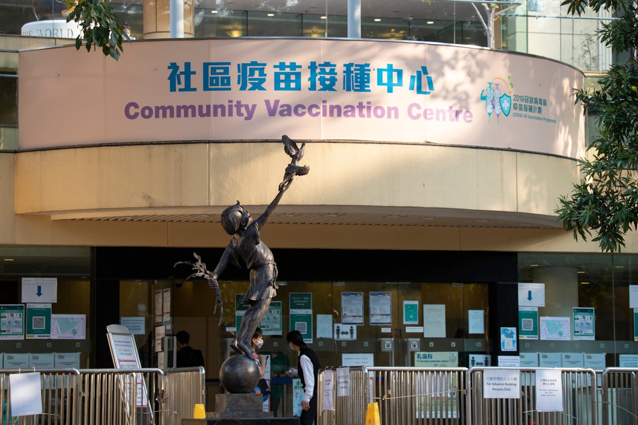 當前香港疫苗接種率較低，政府方面決心不足。（Shutterstock）