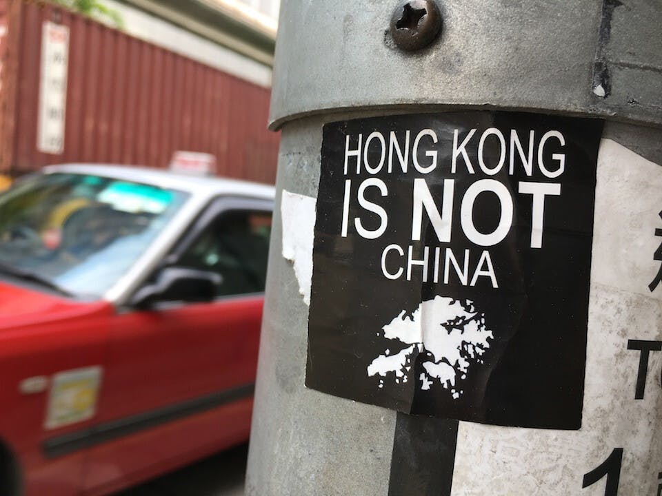 掌決策的中央官員實應認真反思，為何在梁振英時代，港人獨立意識大大膨脹？（亞新社）