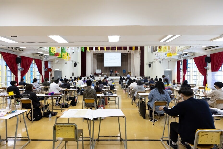 考試文化、應試風尚，仍是香港教育的主打。（亞新社）