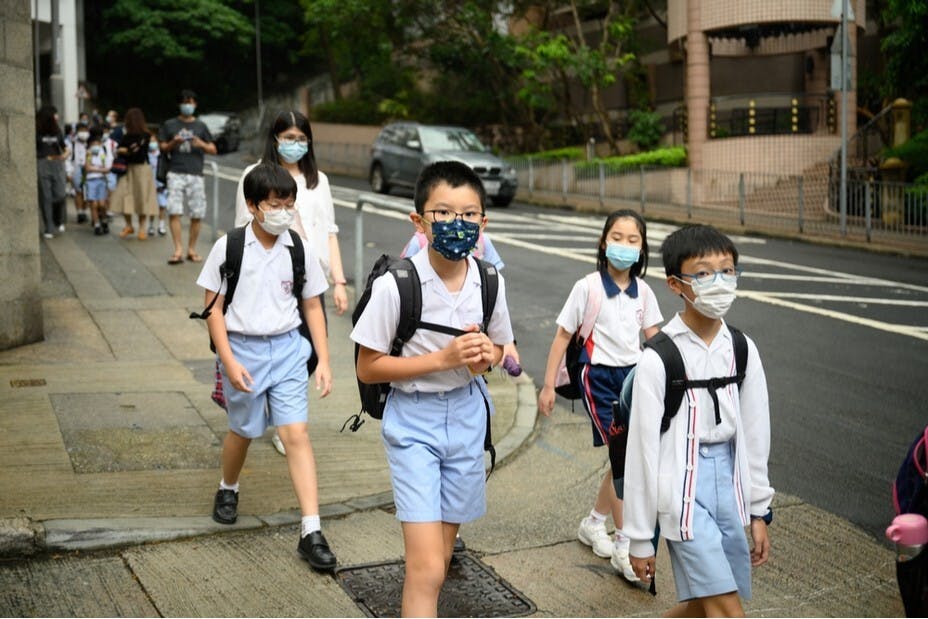 學校需要提供合適的渠道，讓家長調整管教方式。（Shutterstock）