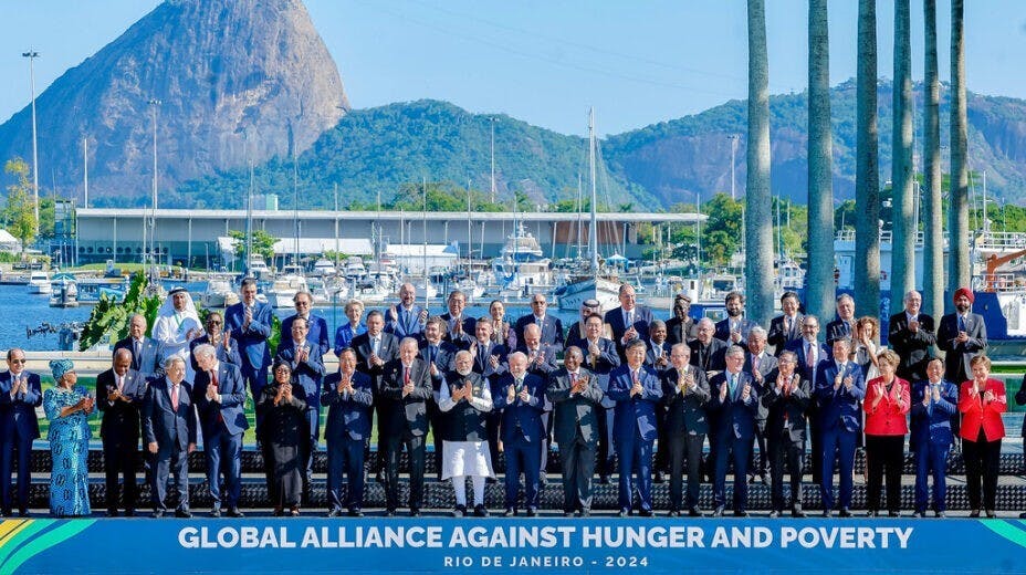 G20峰會領袖大合照，眾人俱在，唯欠美國總統拜登、加拿大及意大利領袖三人。（G20）