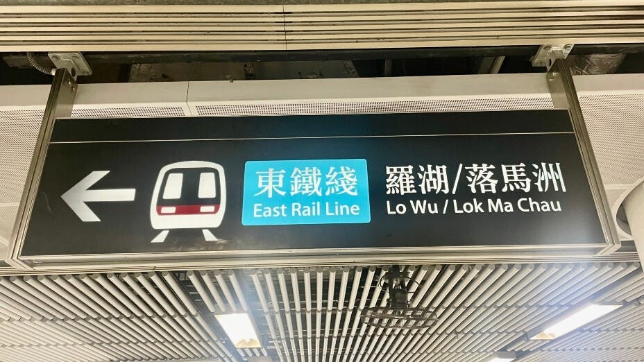 放寬一簽多行，相信有助提早扭轉香港不景。（Shutterstock）