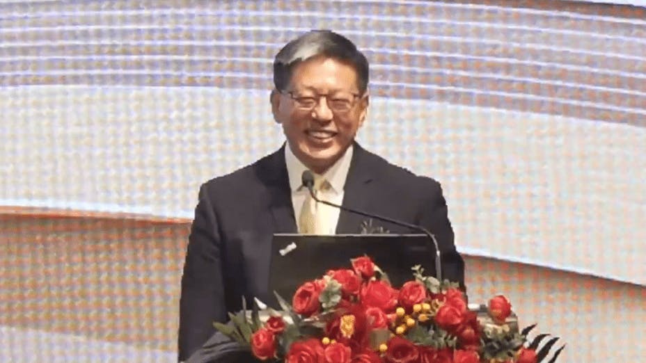 全國人大常委會法工委副主任、港澳基本法委員會副主任張勇以「中國憲法監督制度」為主題發表演講。（YouTube截圖）