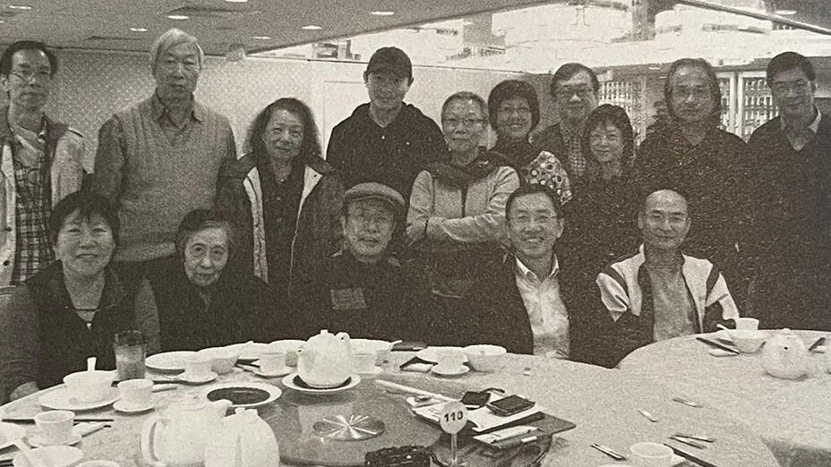2010年也斯與《大拇指》朋友在銅鑼灣茶聚。