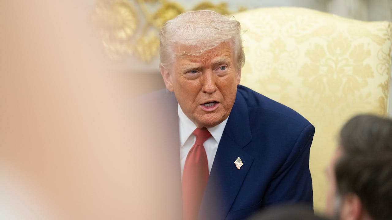 孤立主義令多邊貿易體系崩解，WTO規則被無視，全球貿易可能轉向區域化，增加制度成本。（Shutterstock）