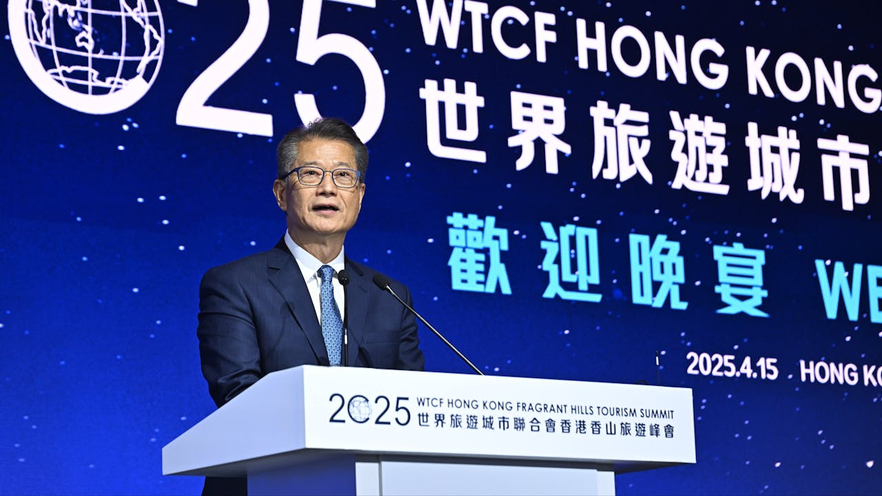 上周財政司司長陳茂波在2025世界旅遊城市聯合會香港香山旅遊峰會歡迎晚宴上致辭。 （政府新聞處圖片）