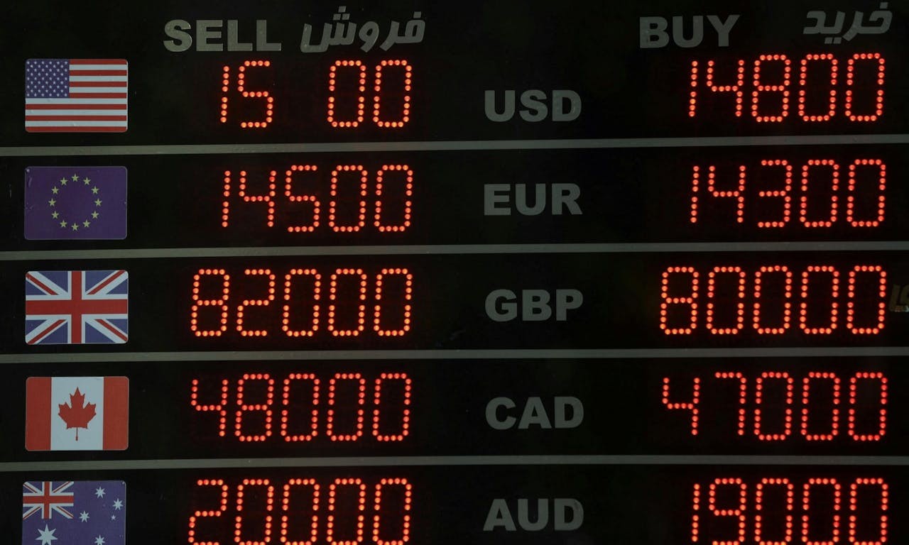 伊朗貨幣重貶引發抗議，群眾強闖政府大樓，當局緊急宣布全國放假- TNL The News Lens 關鍵評論網