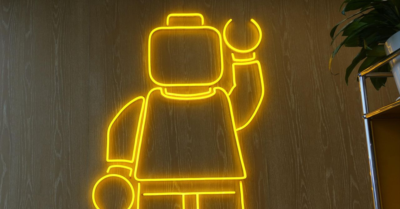 樂高八年磨一劍！專屬無線充電技術穿透積木傳送電力- INSIDE