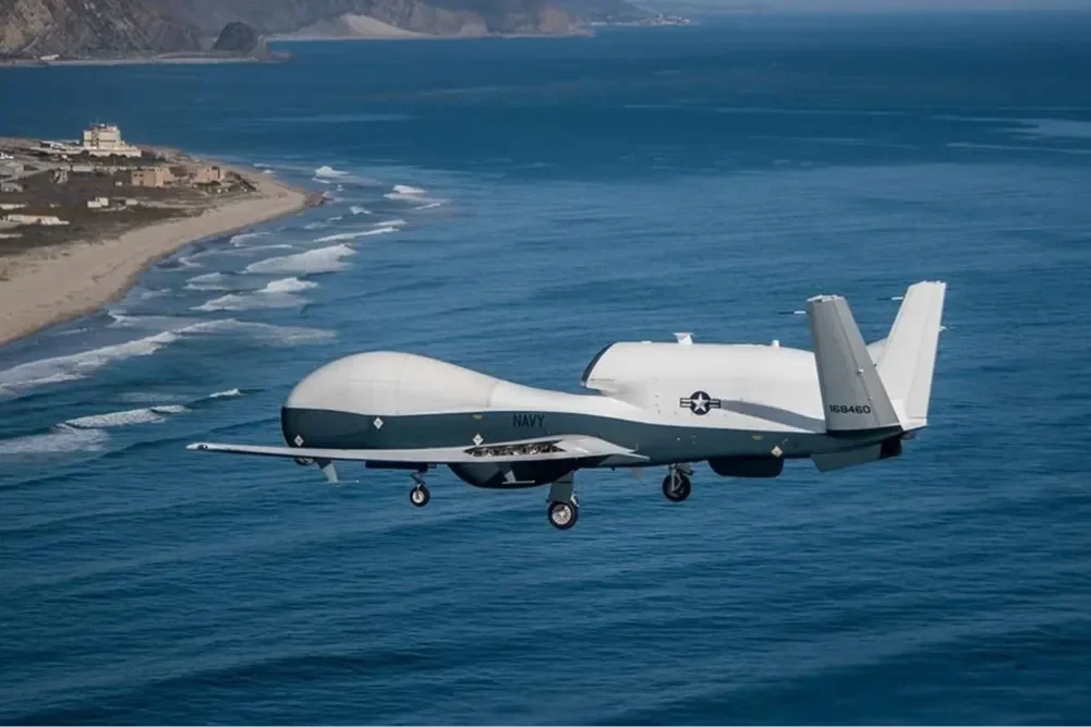 美國軍方本週透露，一架 MQ-4C Triton 無人機於 4 月 9 日墜毀。｜Photo Credit: 美國海軍