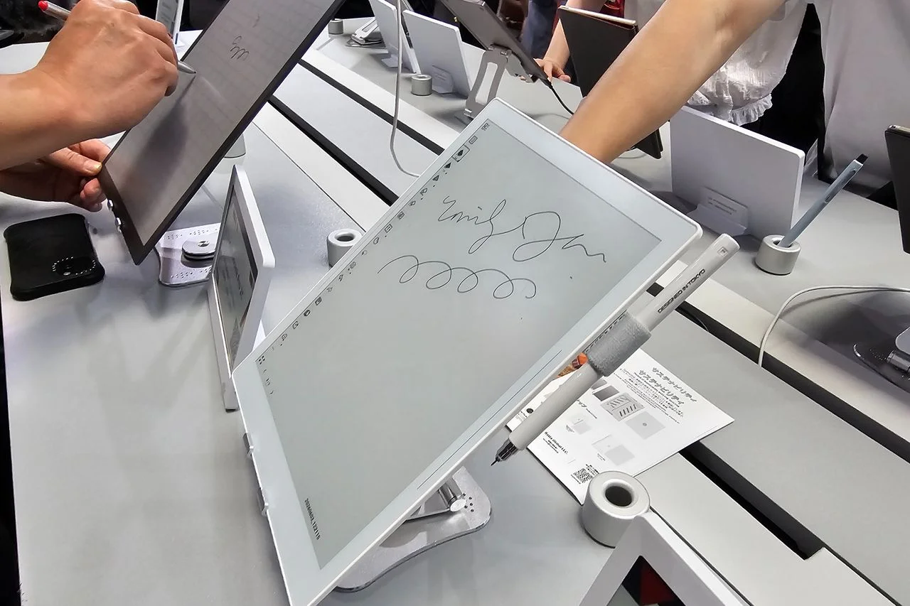 電子紙筆記本一台定價破萬，主打提供低干擾的書寫工具。｜Photo Credit:Webber Lo 羅弘旭