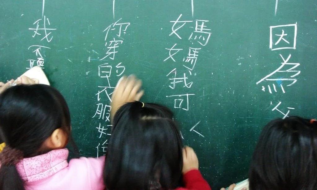 在赫爾辛基大學教中文:當芬蘭學生問「為什麼」,我才發現自己其實不懂母語