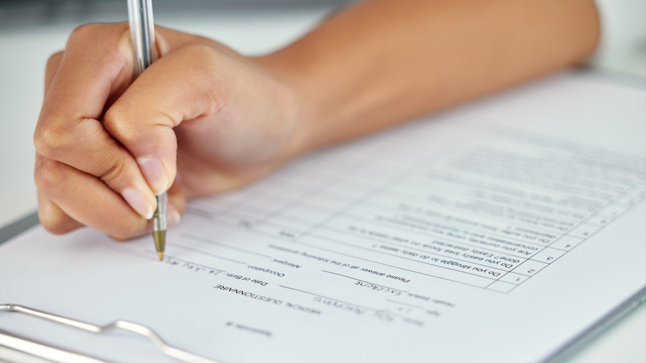 填寫問卷的深層意義在於讓老師表達對學校發展的關心。（Shutterstock）