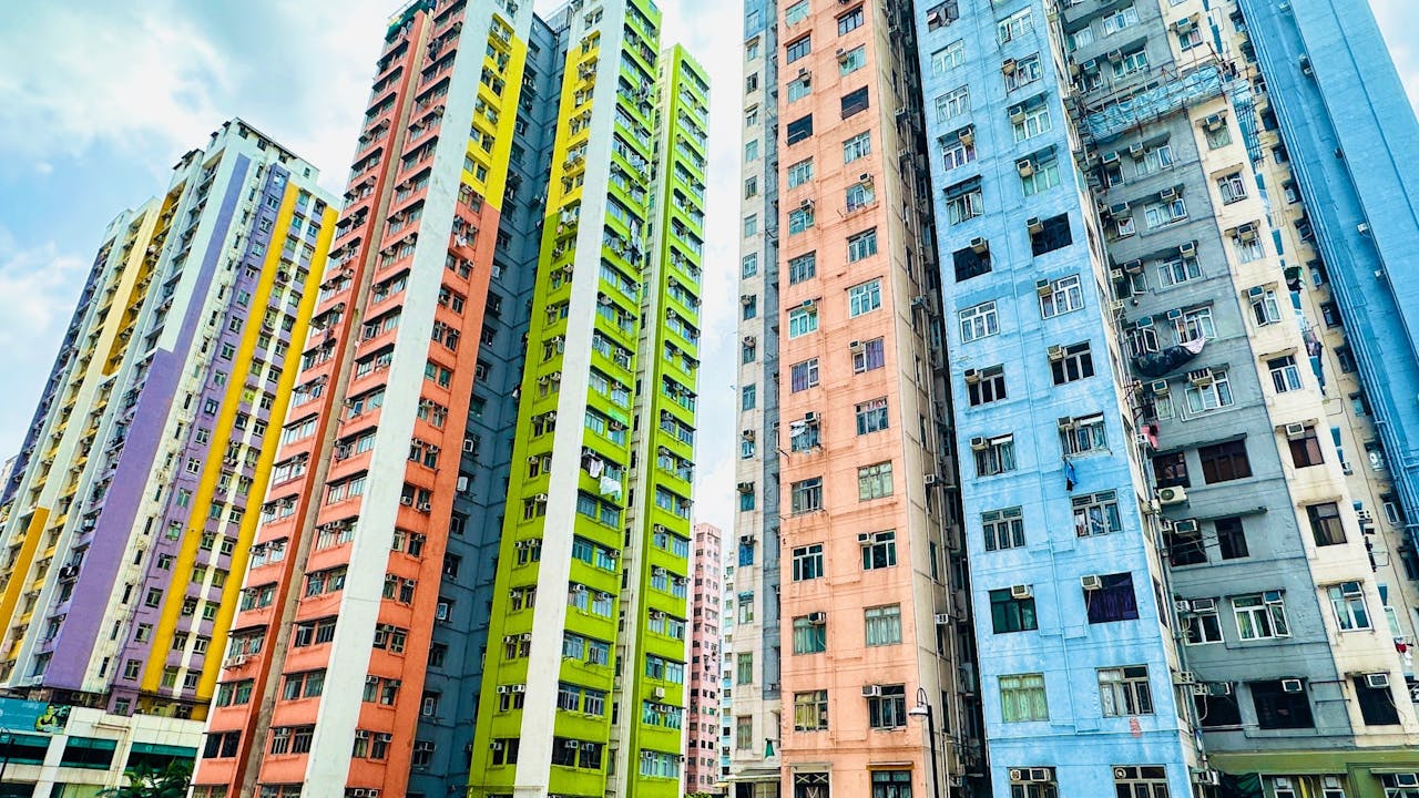 蝕本賣股票賣樓絕對不出奇，但一定要自己賣，唔好畀銀行沒收物業變成銀主盤之後由銀行賣。（Shutterstock）