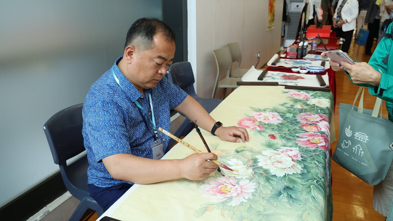 這些畫作不僅展現了牡丹的雍容華貴，更體現了中國傳統文化的深厚底蘊。