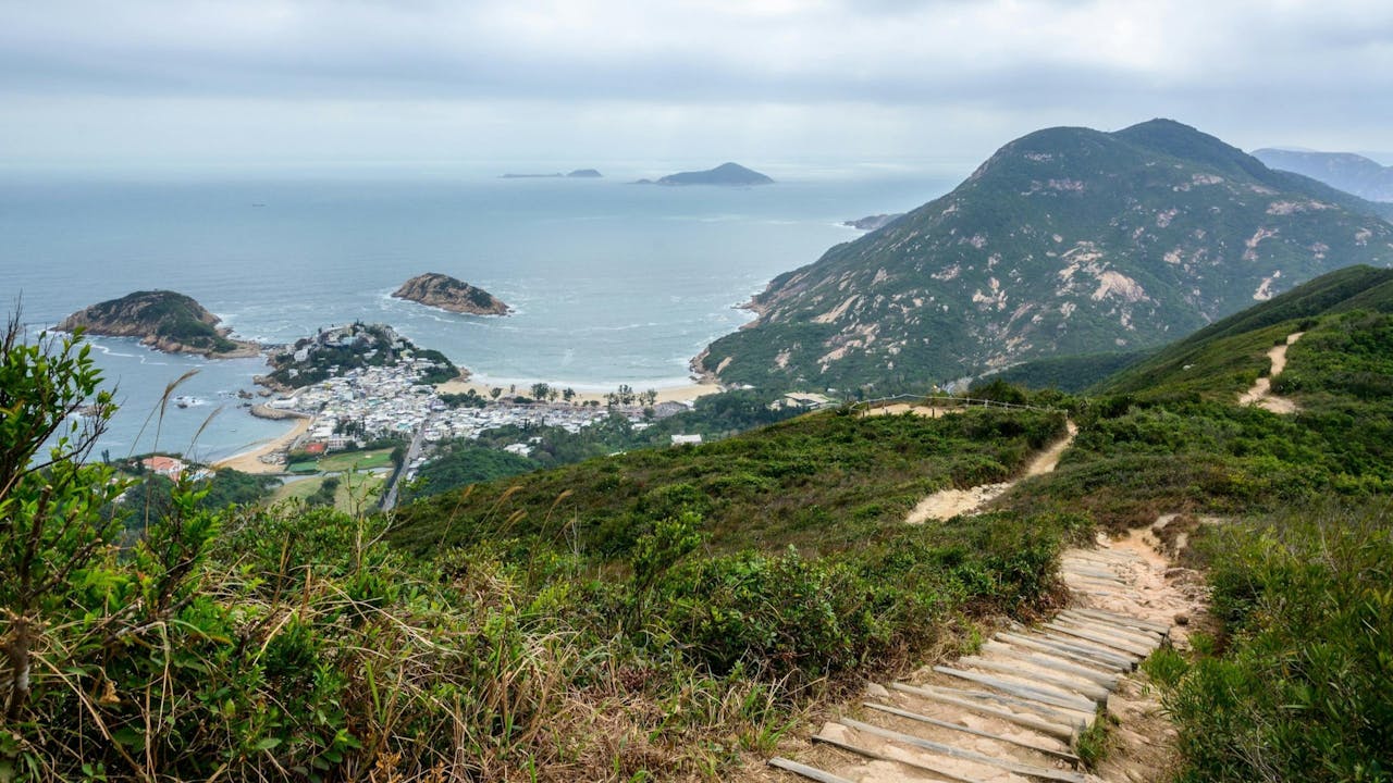 傅華彪對全港的行山勝地都十分熟悉；不到半年，我便跟他踏遍了整個香港島的行山徑。（Shutterstock）