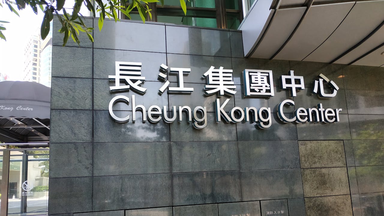 隨着中方不斷對長和加強輿輪壓力，長和在出售資產方式上作出相應調整，以緩解中方對美資基金損害其利益的擔心。