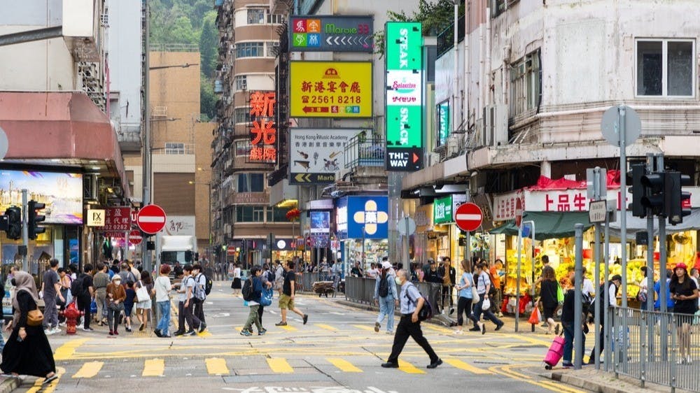 近期網上有人自吹自擂，如何成功騙取銀行貸款移民。（Shutterstock）