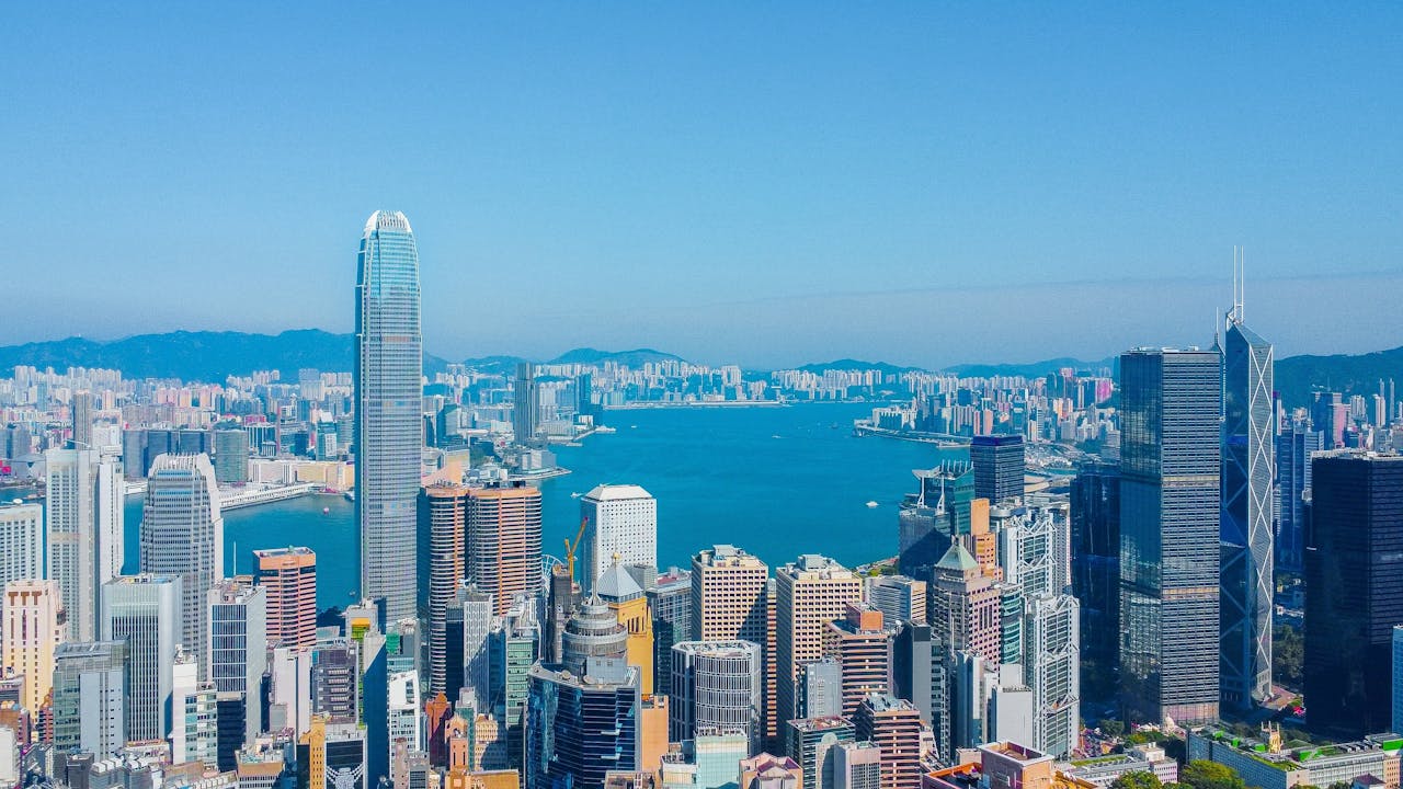香港國安法的制定和實施，是香港局勢實現由亂到治的重大轉折，既維護了內部安全穩定，也遏制了外部干預。（Shutterstock）