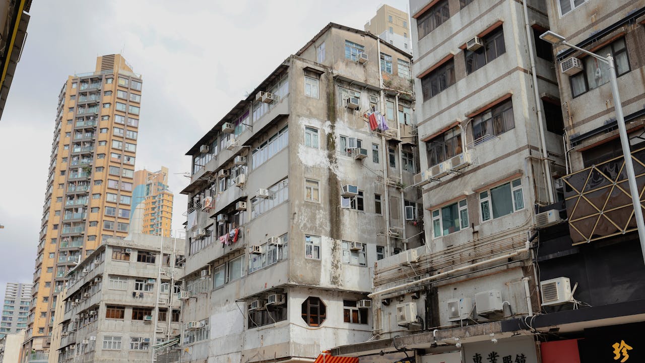 成功的舊樓併購絕非易事，實乃「天時、地利、人和」缺一不可。（Shutterstock）
