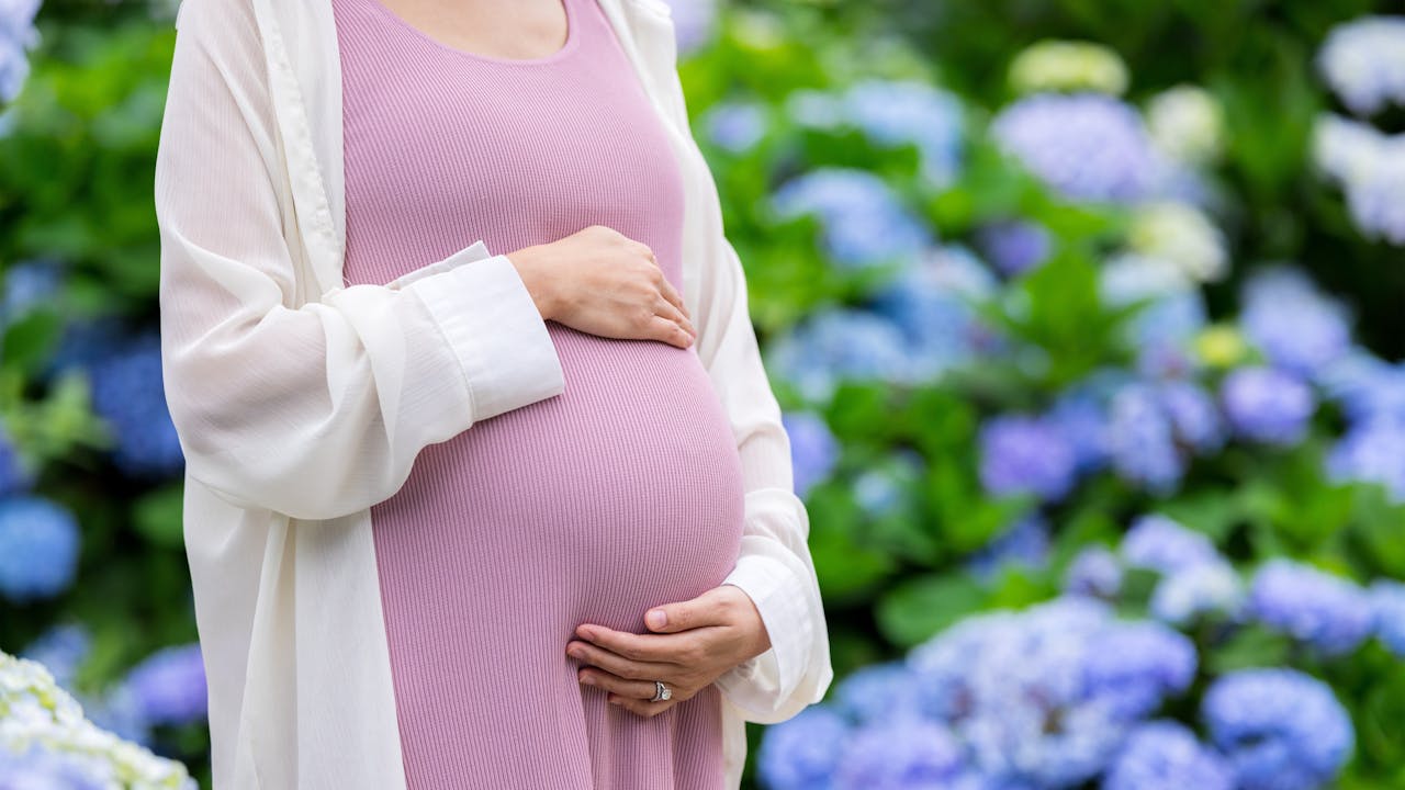 懷孕並非僅是機緣，更可透過科學方法精準掌握與中醫調理打好根基。（Shutterstock）