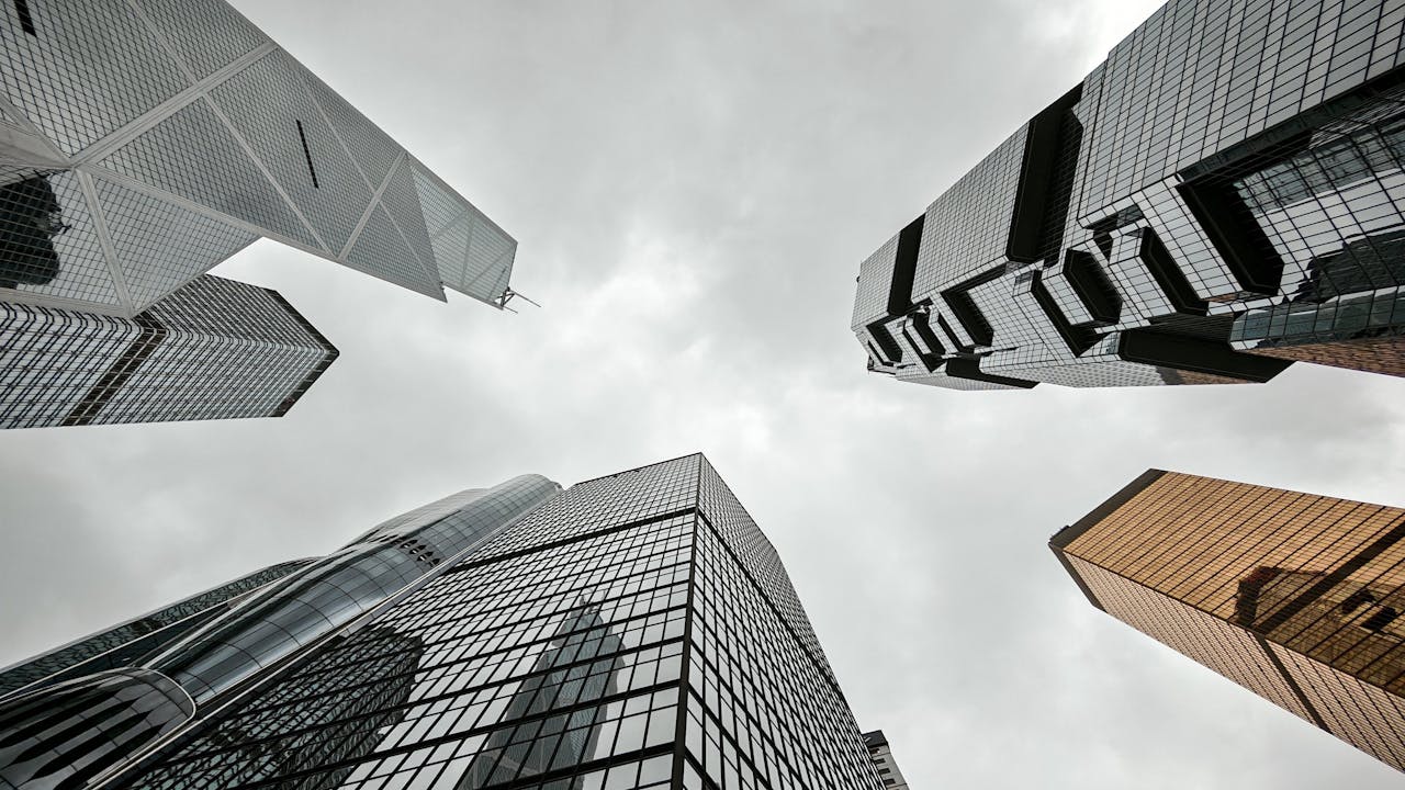 面對地緣政治與經濟轉型的挑戰，香港必須重新定位。發展經濟、提升軟實力，是強化國家安全的關鍵。（Shutterstock）