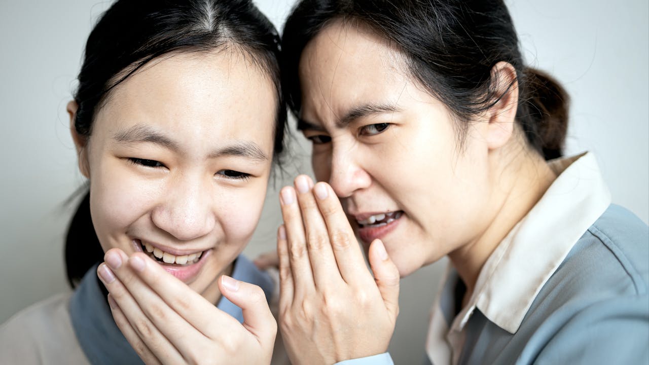 「爛」有表程度深的用法，所以可引伸為造作地、誇張地、虛偽地、多此一舉地等意思。（Shutterstock）