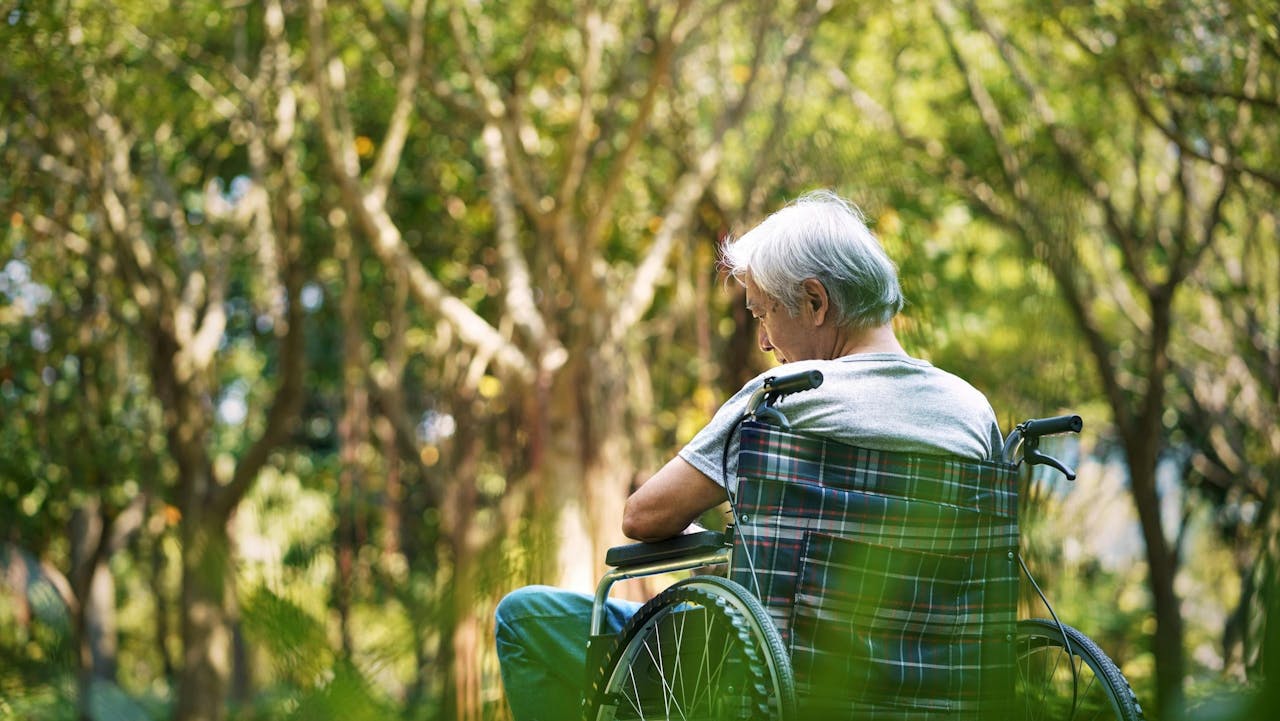 為退休長者到內地居住提供局部福利的情况下，考慮因素是為了省錢，還是要重新定義香港人？（Shutterstock）