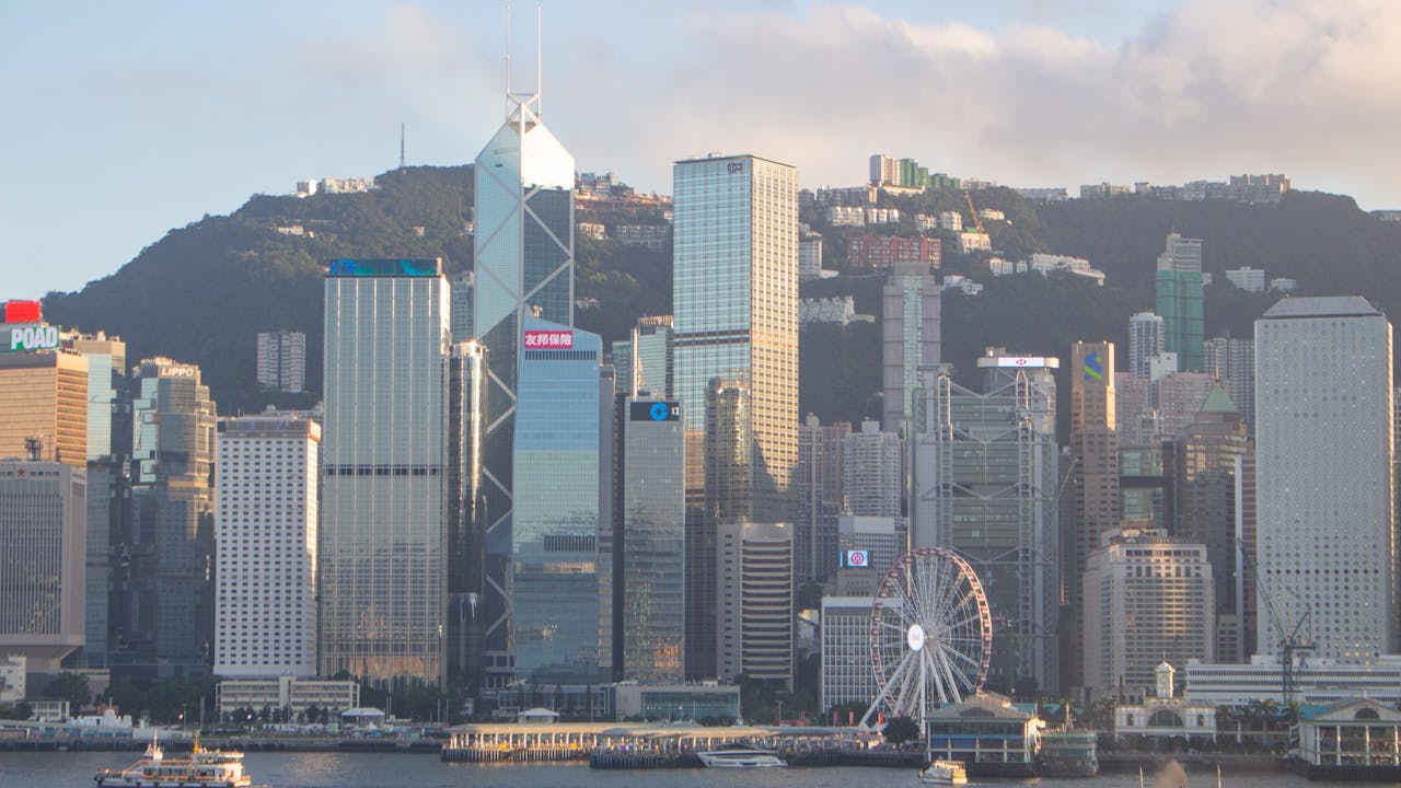 未來幾年，香港可以透過參與投資一個更整合、更有效率的國際發展與合作體系，來彌合東西方、南北方之間的分歧。（Shutterstock）