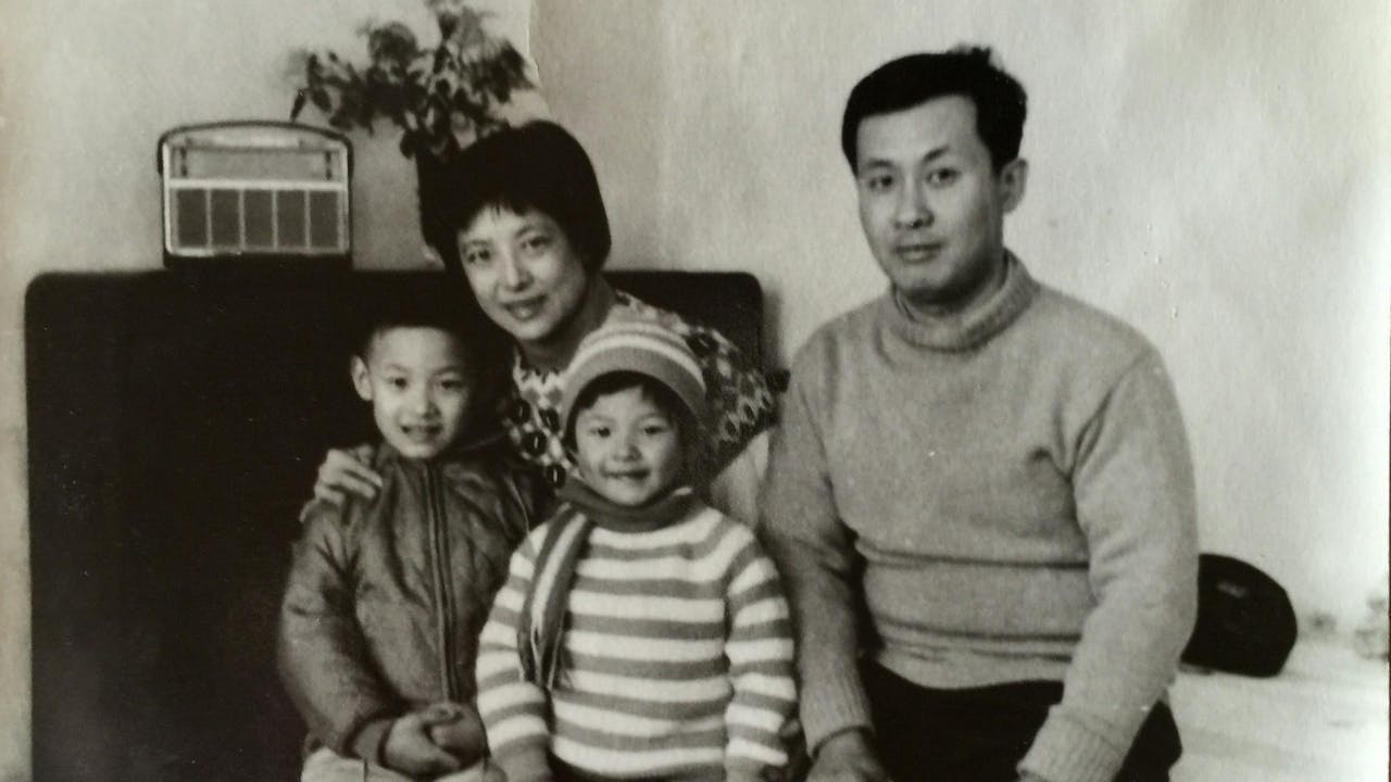 作者一家在北京家中，攝於約1974年。