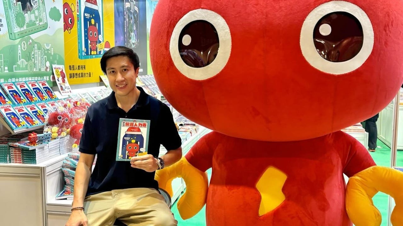 真正的強大，不在於完美無缺，而在於接納自己的故事，並帶着這份歷練，繼續向前。