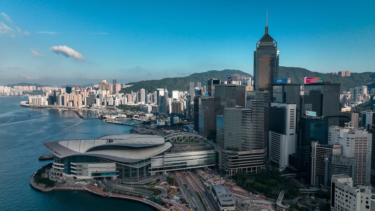 特區政府早於2022年10月發表《有關虛擬資產在港發展的政策宣言》，顯示香港已做好準備，打造新一代國際金融中心。（Shutterstock）