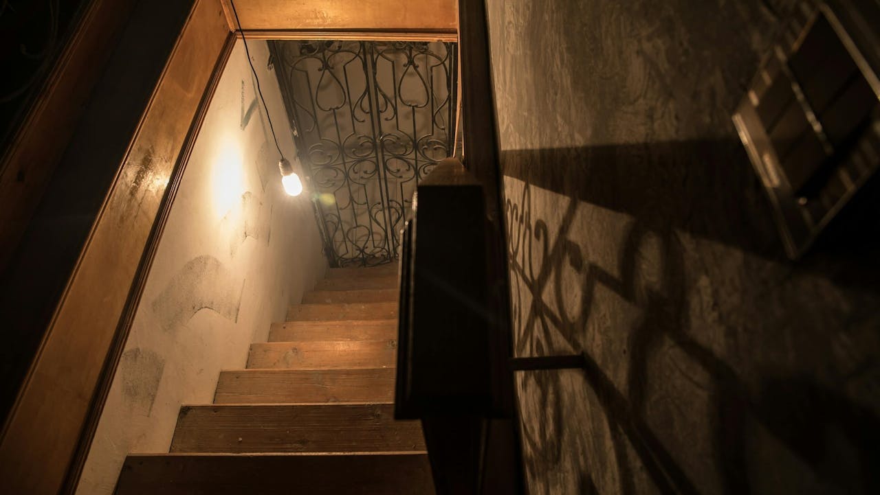 地下室表面看來不過如此，深入一層，卻別有洞天。（Shutterstock）