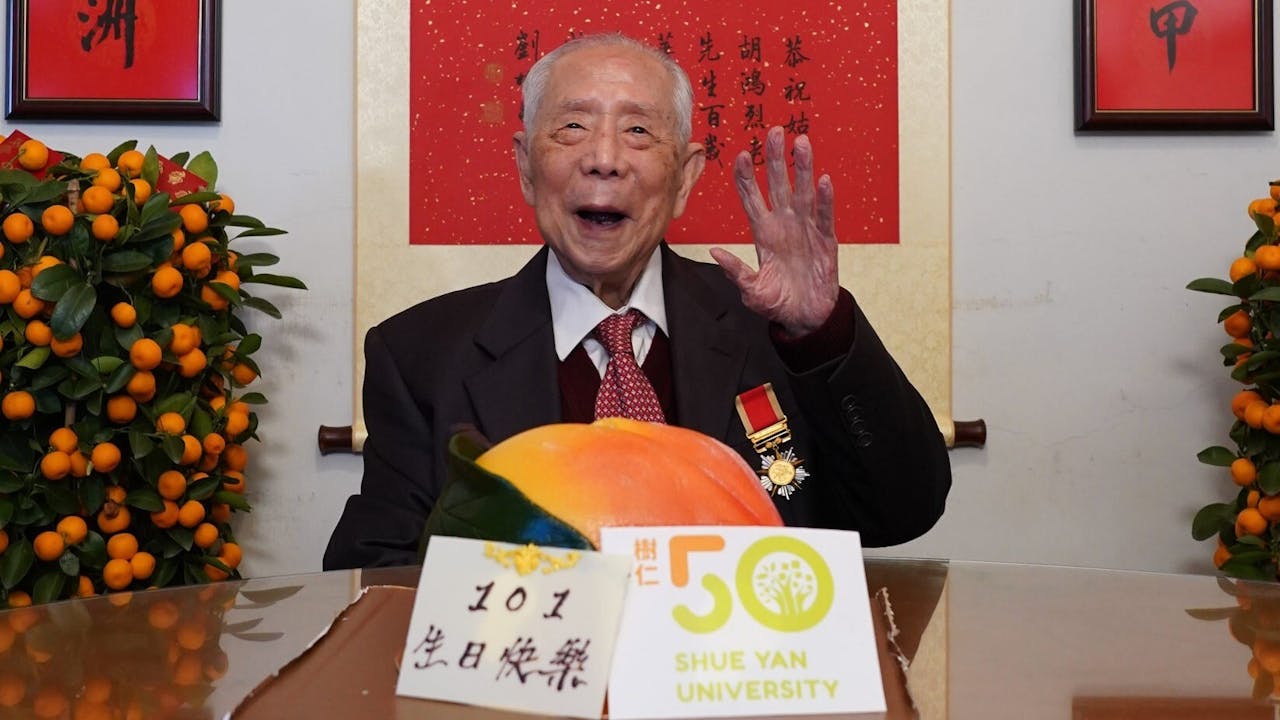 胡鴻烈在2021年2月，渡過了他的101歲壽辰。他曾提到健康長壽的祕訣，便是常常保持活躍。（香港樹仁大學校網）