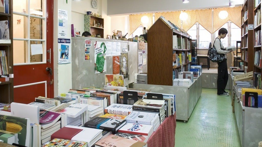 這書不在灣仔書展，它的碎影殘軀正寄寓在網上平台和小店蝸居。（序言書室）