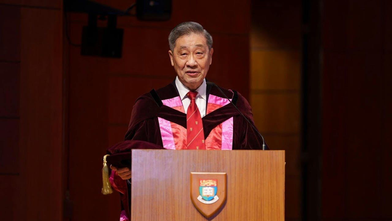 潘燊昌博士1970年從香港大學理學院畢業後加入保險業，任管理層和首席執行官職位約40年，2011年退休回港。（香港大學理學院提供）