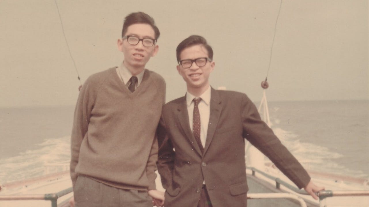 吳康民說我（右）這人「有點不羈、難以控制」。他又說，他第一次和我見面，覺得我鋒芒畢露，果然不是一個沉着、謙遜的人。（作者提供）