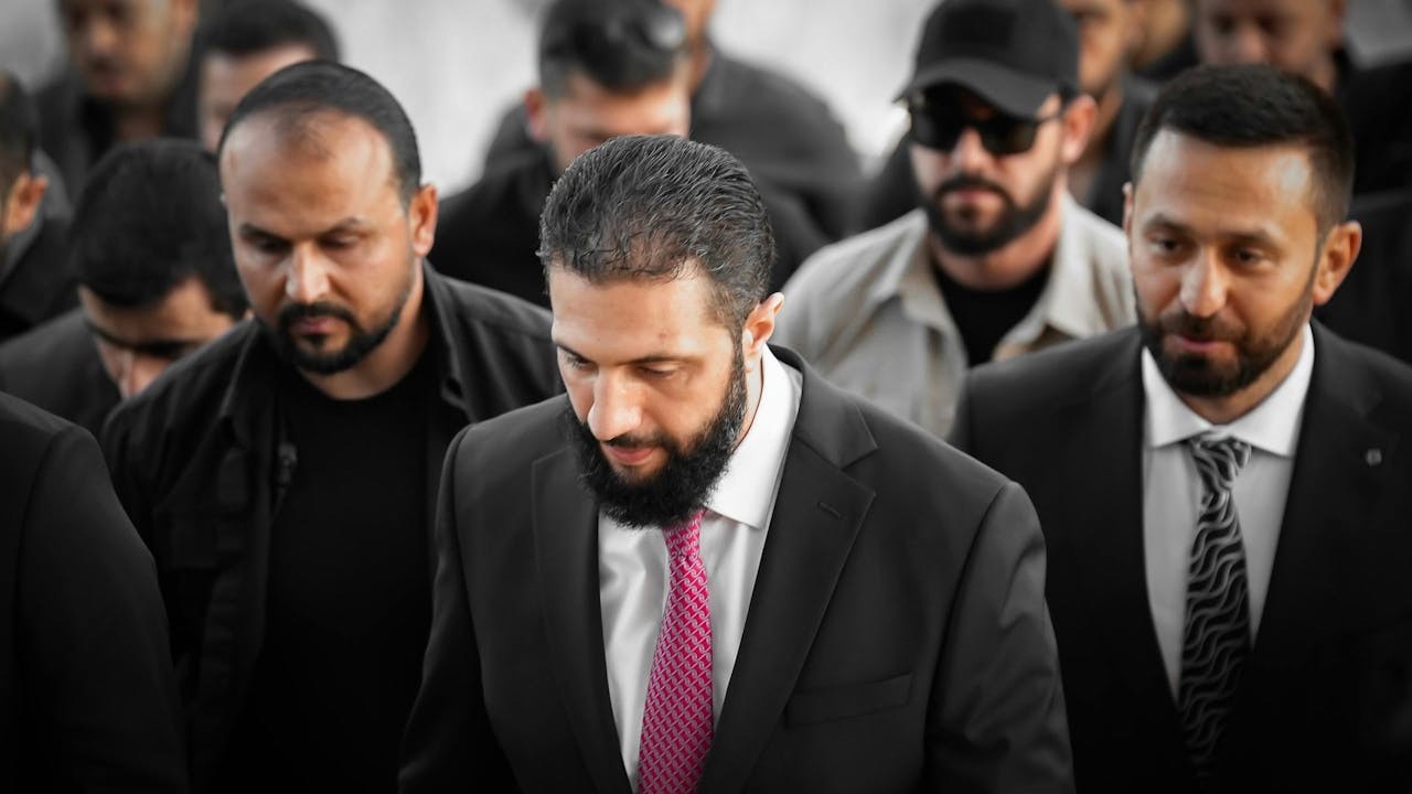 過去半年沙拉的執政表現乏善可陳，令人難以相信他能夠帶領敘利亞恢復和平、實現經濟復甦。（Shutterstock）