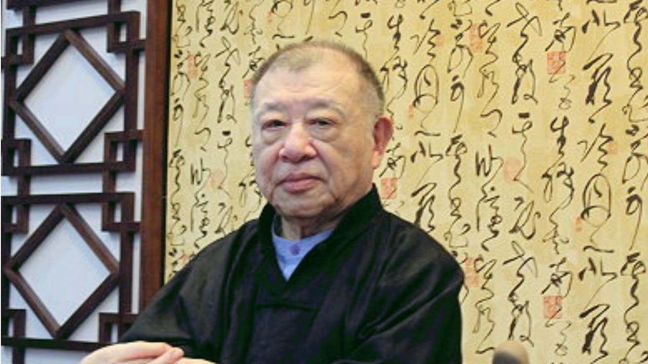 許先生是歷史學家，但非常關注現實生活，結識了不少企業家，對企業管理面臨的問題有非常深刻的認識。（政大人文中心網）