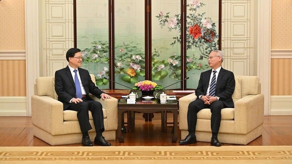 香港行政長官李家超（左）8月5日訪澳門，與澳門行政長官岑浩輝（右）會面。