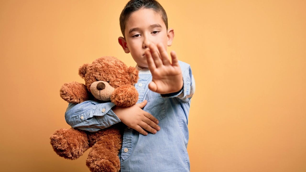 我以為三位乖孫都愛收到生日禮物，但原來有一位例外，萬沒想到，連生日禮物也要跟他鬥智鬥法。（Shutterstock）