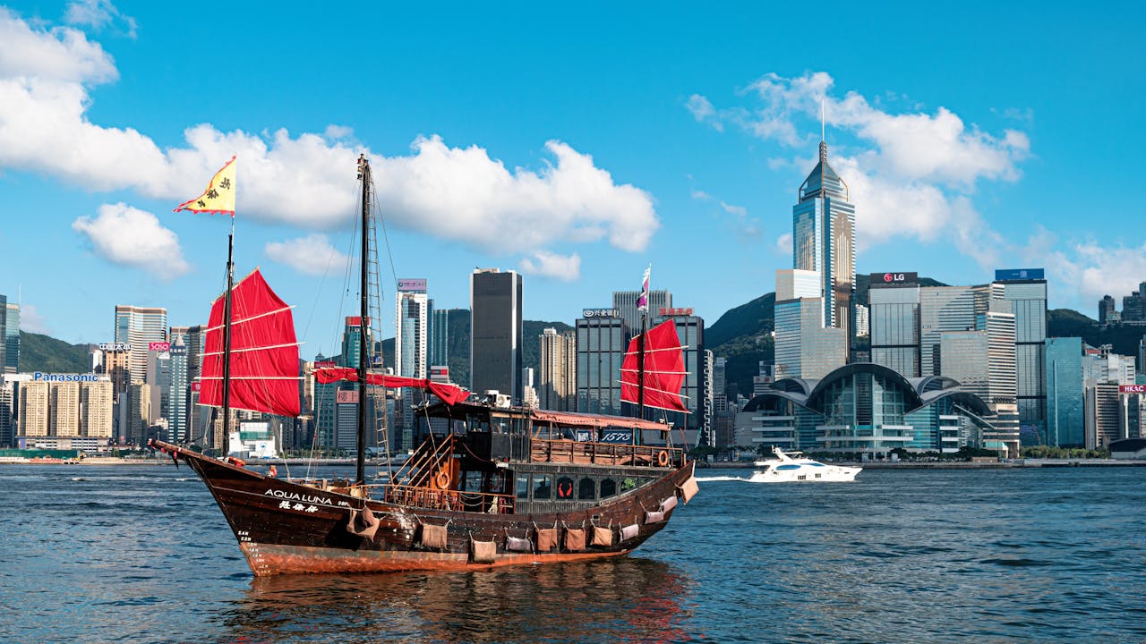 當今天走過百年風雨，改寫了太平洋棋局，回望歷史，我們又該作何感想？（Shutterstock）