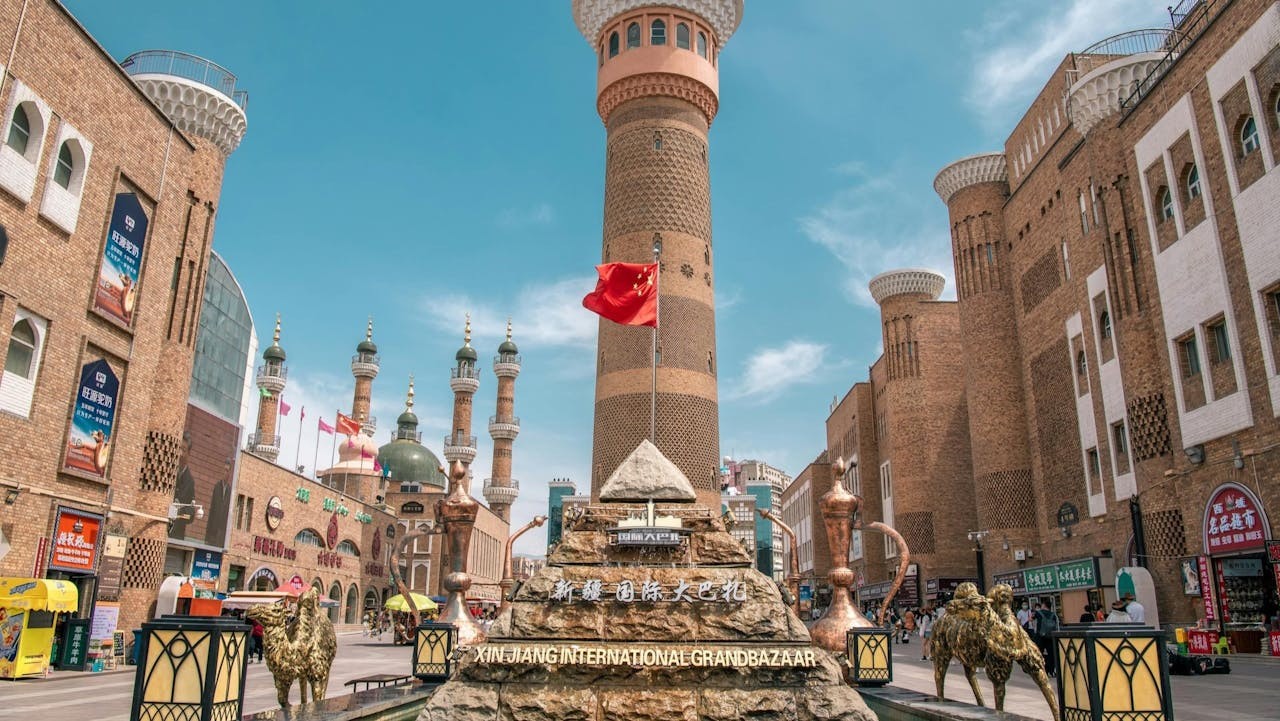 一代又一代的留疆人才,築起新疆的繁榮穩定。(Shutterstock)