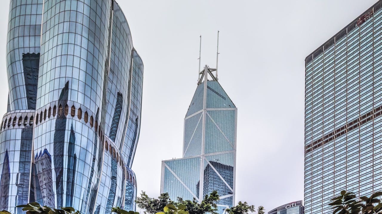 中環超甲級寫字樓需求急增,有報道指出租率接近飽和。(Shutterstock)