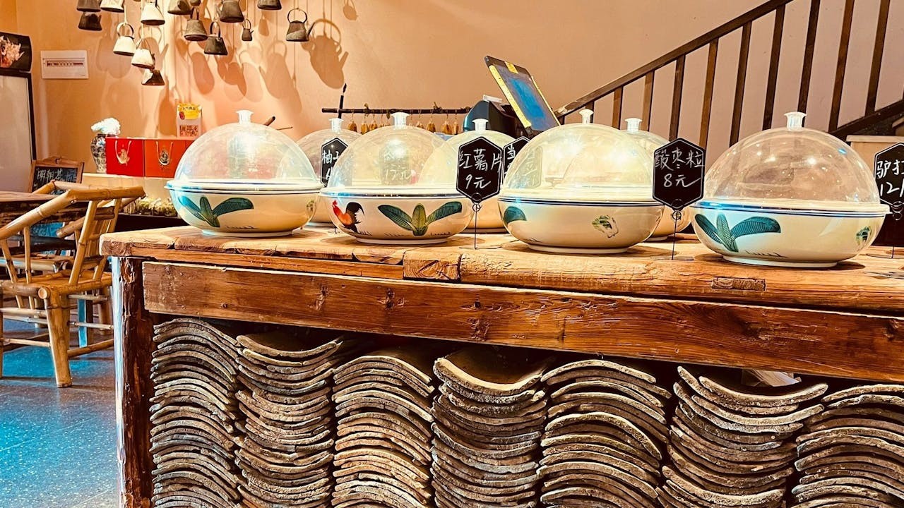 大碗茶作為一種具有濃厚地方特色的民俗，成為旅遊宣傳的亮點。