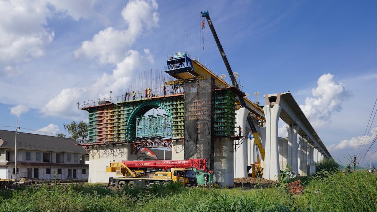 現在中泰鐵路正在建造中。（Shutterstock）