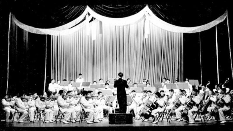 華沙舞台首次出現由中國樂師組成的管弦樂團，意義非凡。（作者圖片）